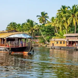 The-Ultimate-Guide-to-Your-Alleppey-to-Munnar-Road-Trip